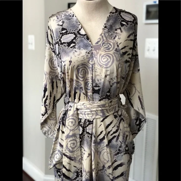 Gorgeous Accentuating Dress - Picture 1 of 6